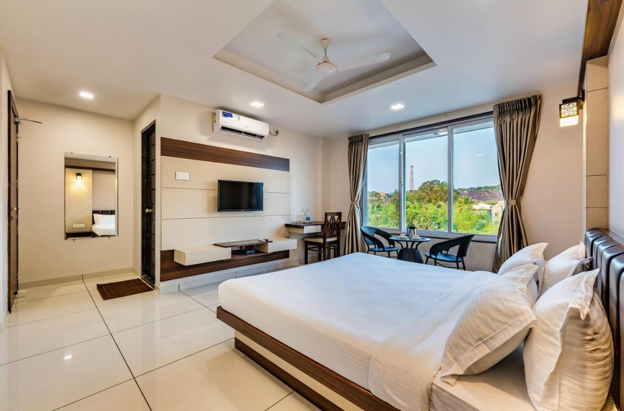 Hotel Grand Indu, 3 Star Kolhapur Exterior foto