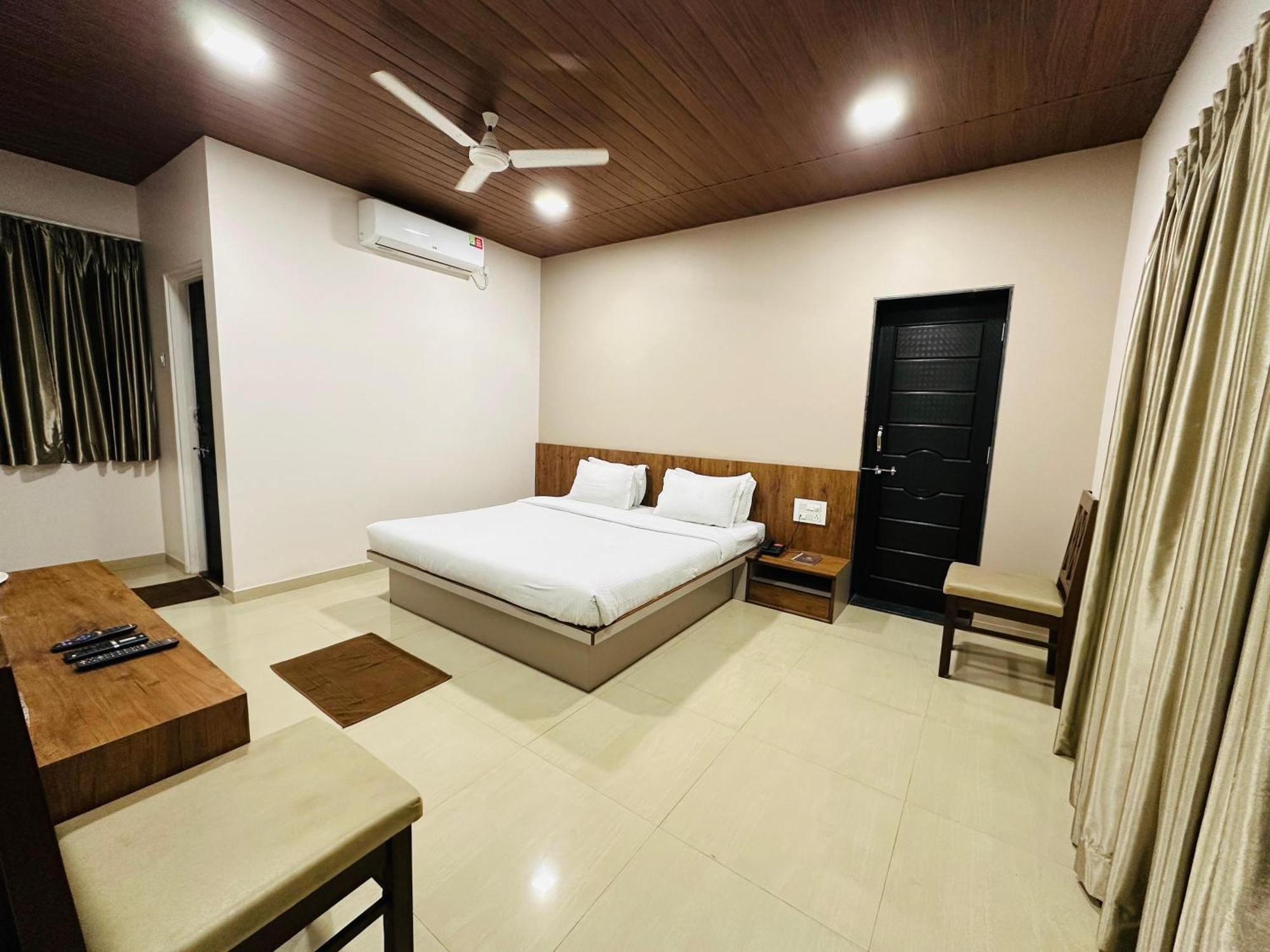 Hotel Grand Indu, 3 Star Kolhapur Exterior foto
